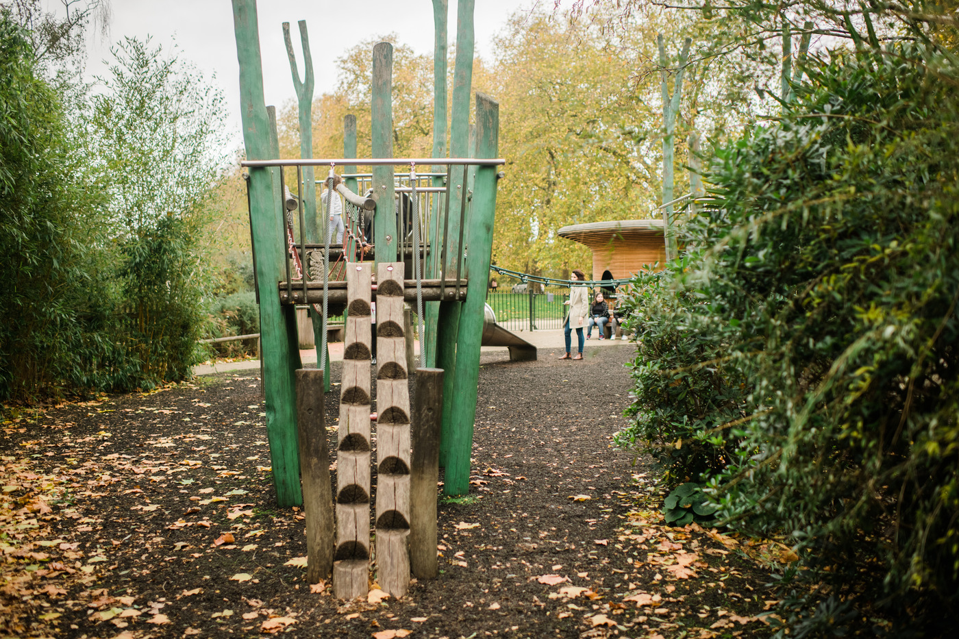 Playground apparatus