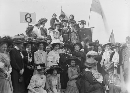 The Suffragettes in Hyde Park  on Women’s Sunday - Image: Photograph by Christina Broom © Museum of London