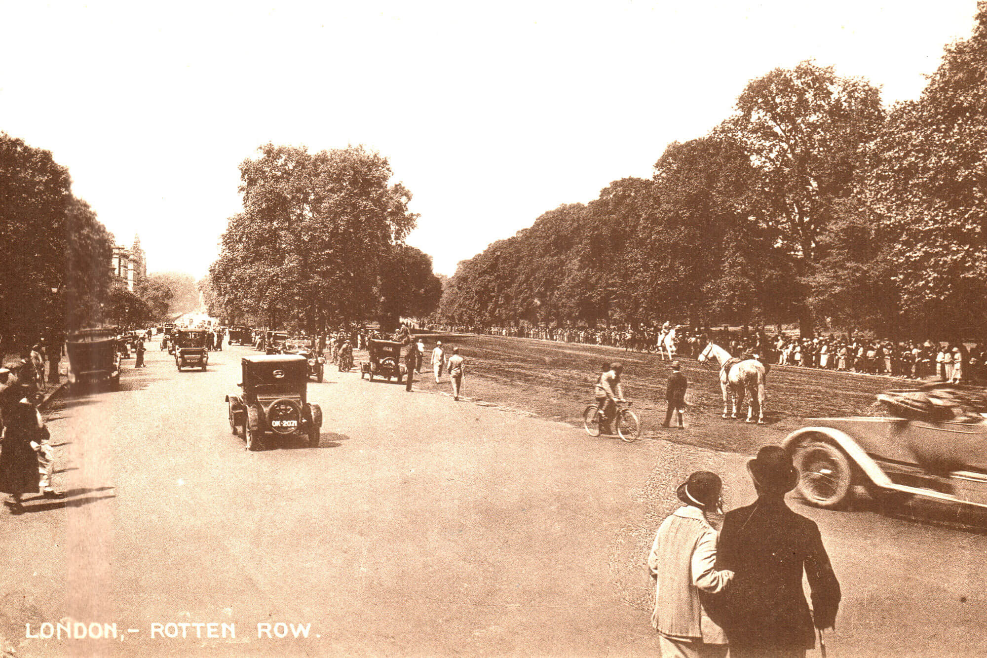 Early automobiles along South Carriage Drive, adjacent to Rotten Row, c.1910