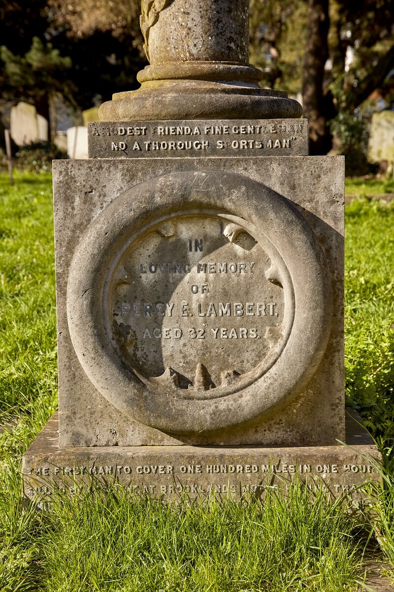 Percy’s memorial includes a symbolic tyre. Circles are a common symbol in the cemetery, and their endless shape represents eternal life.