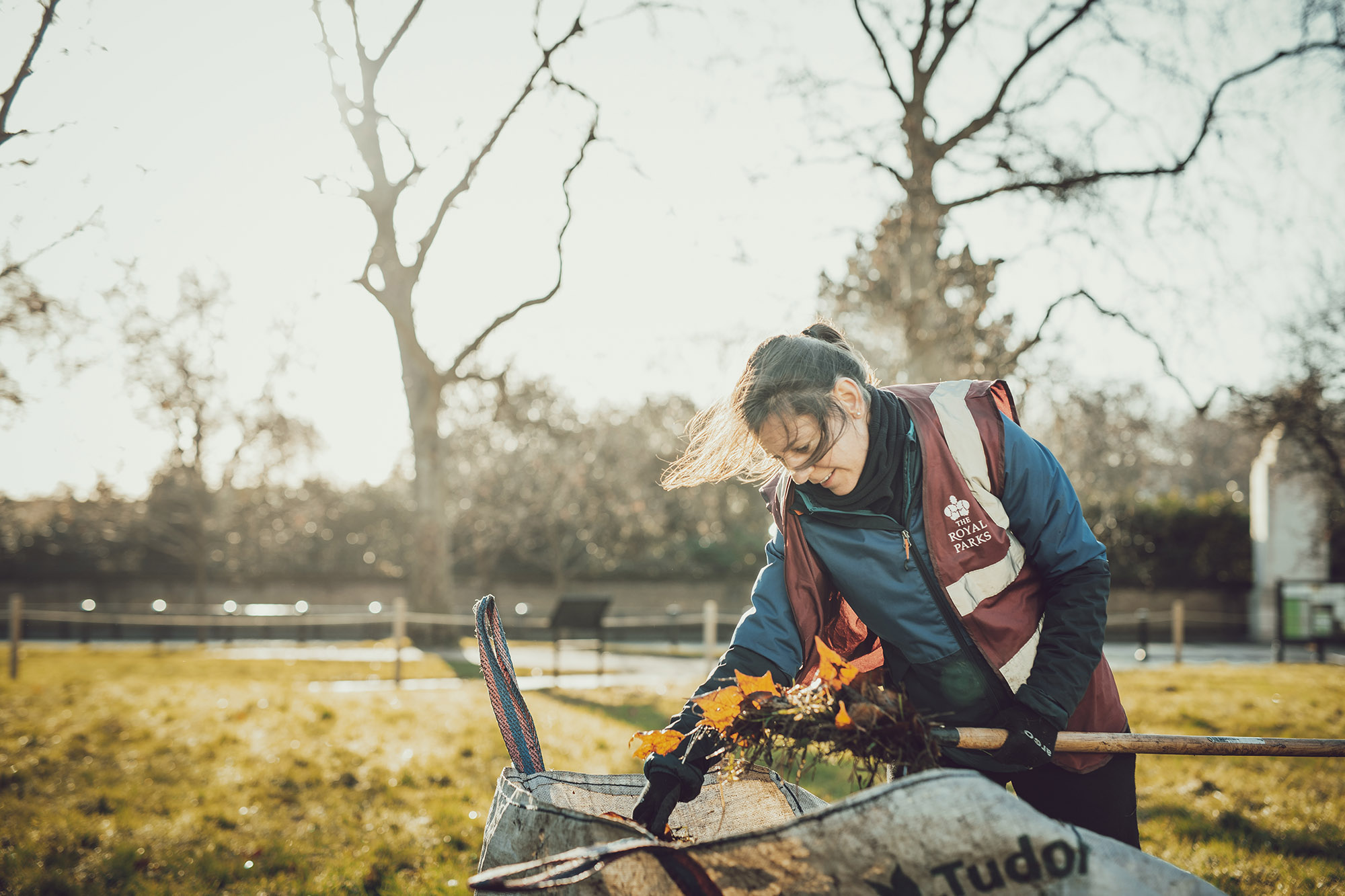 Volunteer litter picking in the Royal Parks