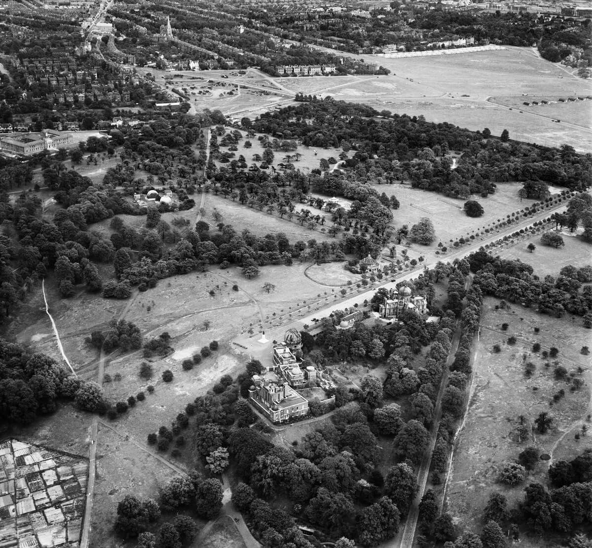 Aerial view of Blackheath Avenue in 1948