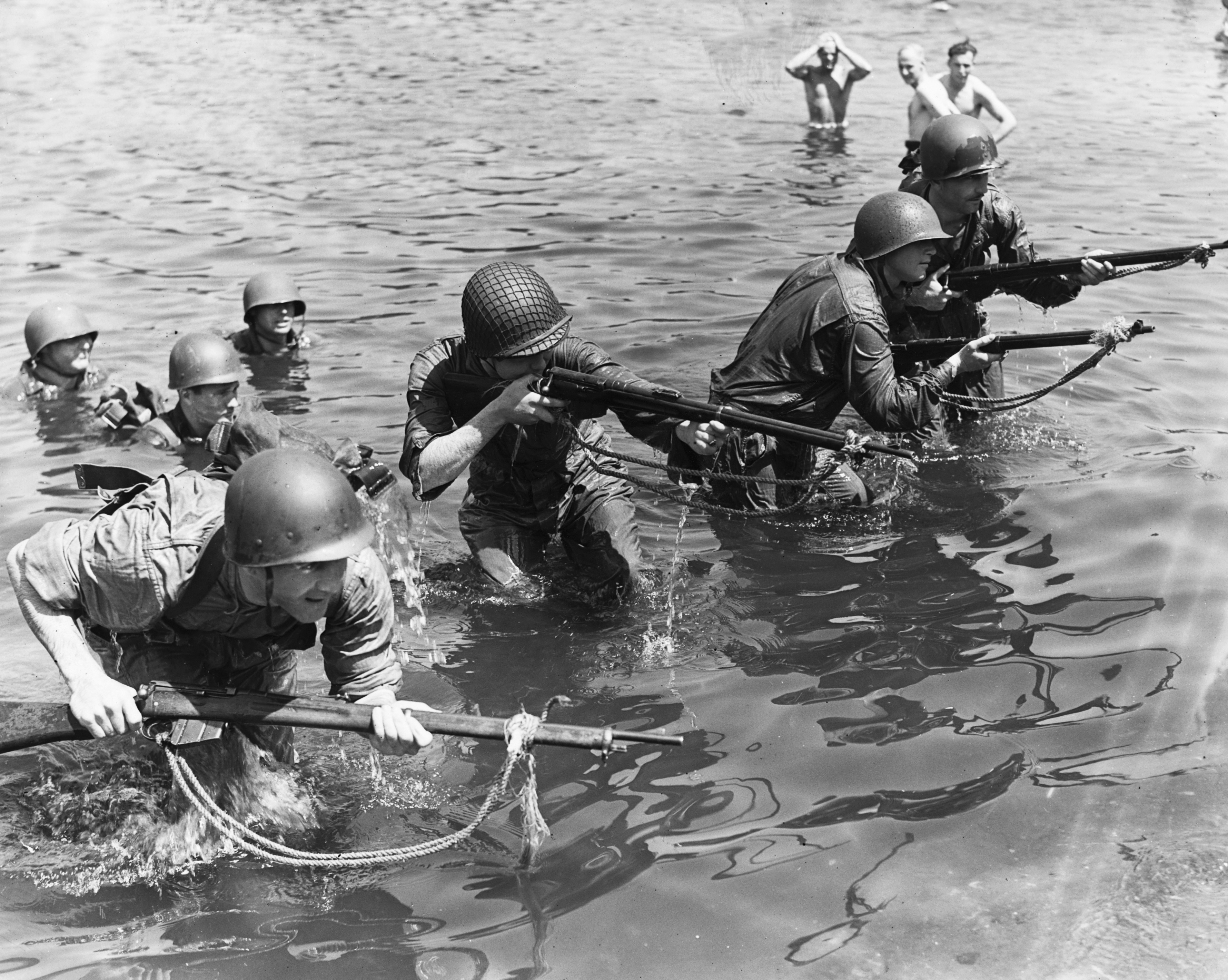 American soldiers train in the Serpentine, Hyde Park, in 1943