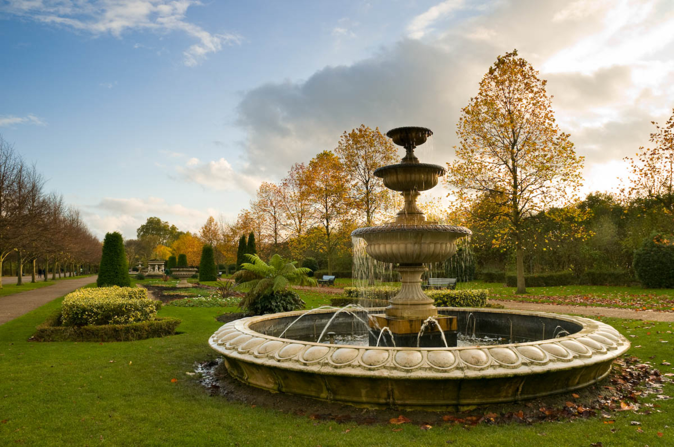 The Avenue Gardens fountain The Regent's Park autumn