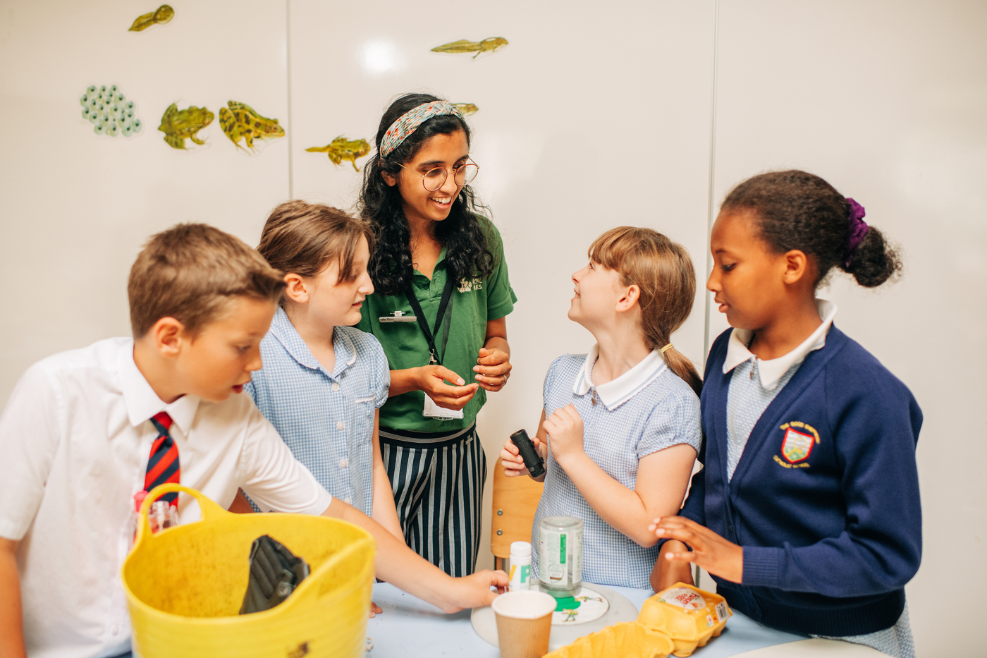 Primary school children learning in the parks