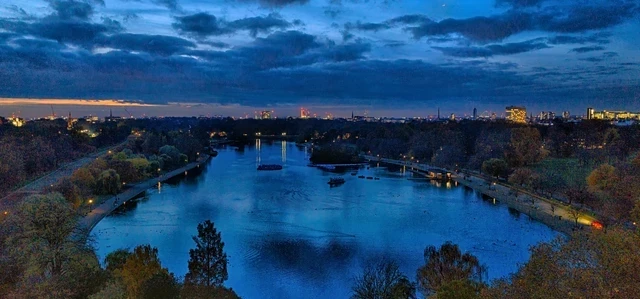 Hyde Park at night