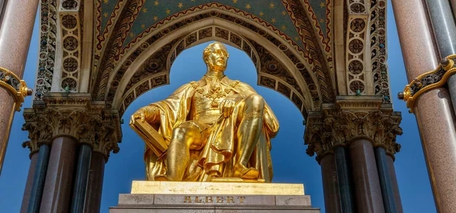 Albert Memorial close-up