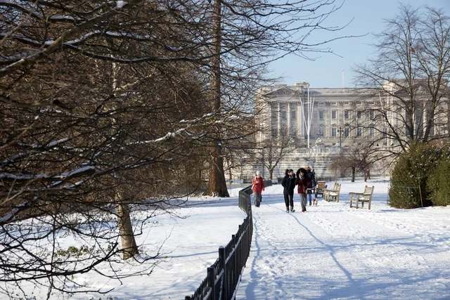 St James's Park snowy path 
