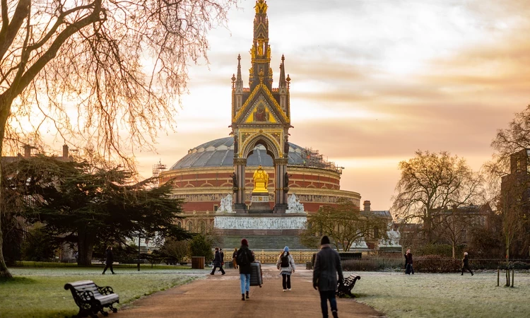 View along Lancaster Walk to the Albert Memorial