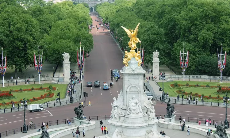 Queen Victoria memorial and The Mall