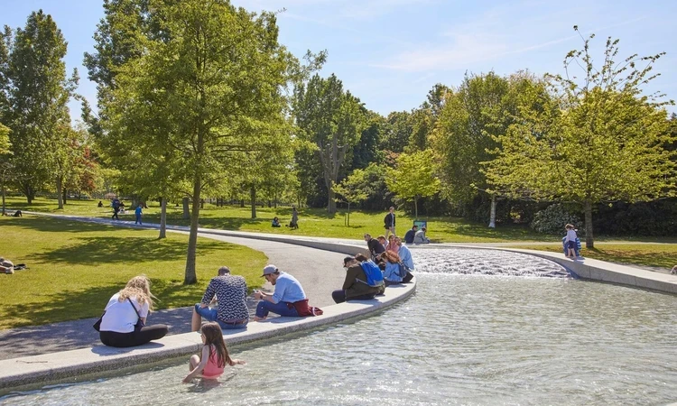 People at the Diana Memorial Fountain