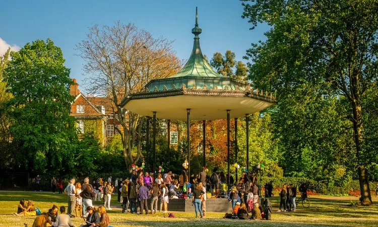 Holme Green bandstand in The Regent's Park