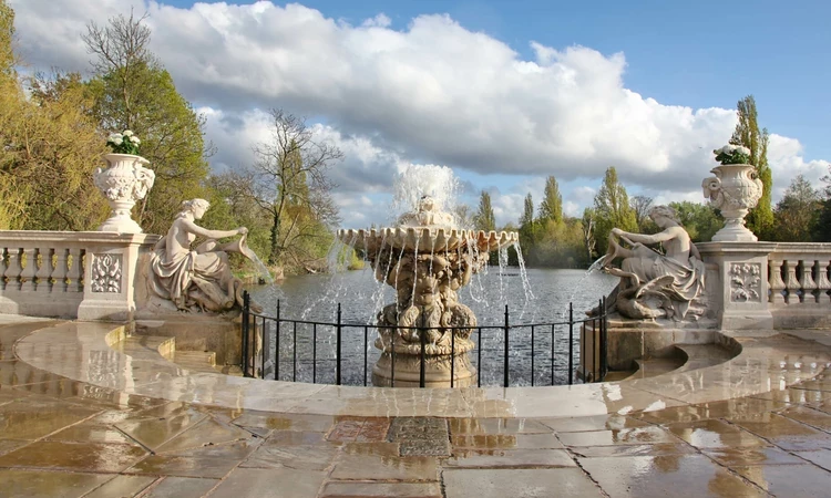 Tazza Fountain in the Italian Gardens