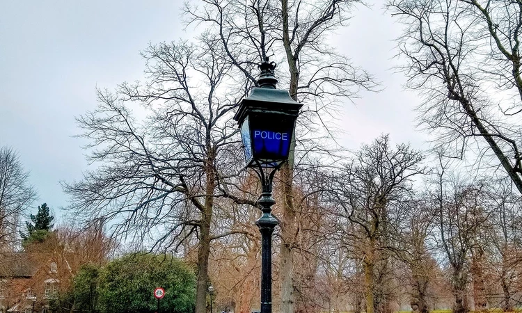 Illuminated police gas lamp