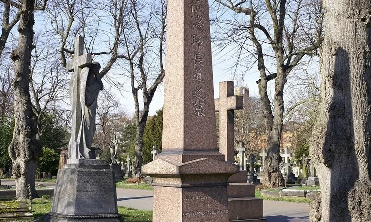 Nagayori’s distinctive pink granite obelisk 