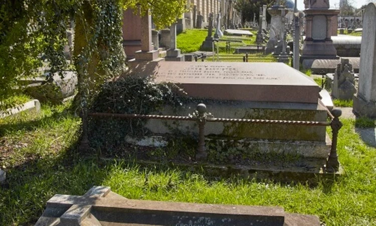  Ernest Thesiger grave