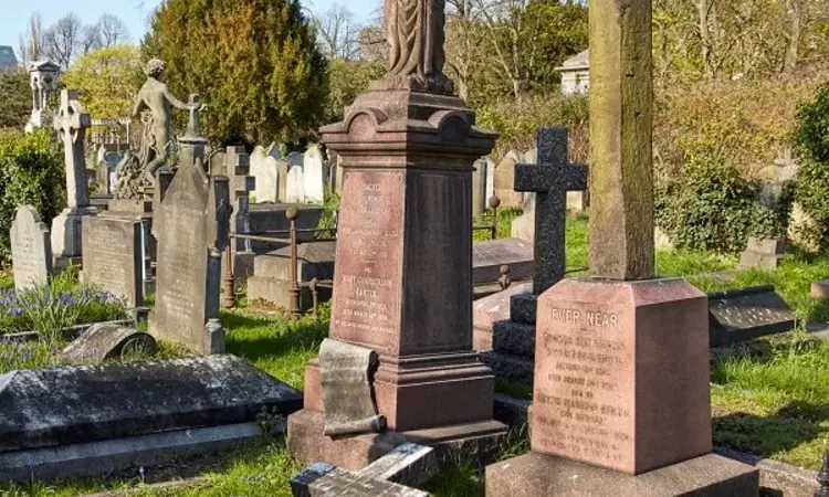 Fanny Ronalds' grave