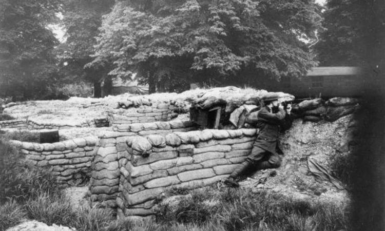 Troops at Kensington Gardens, where they practised digging trenches during the First World War