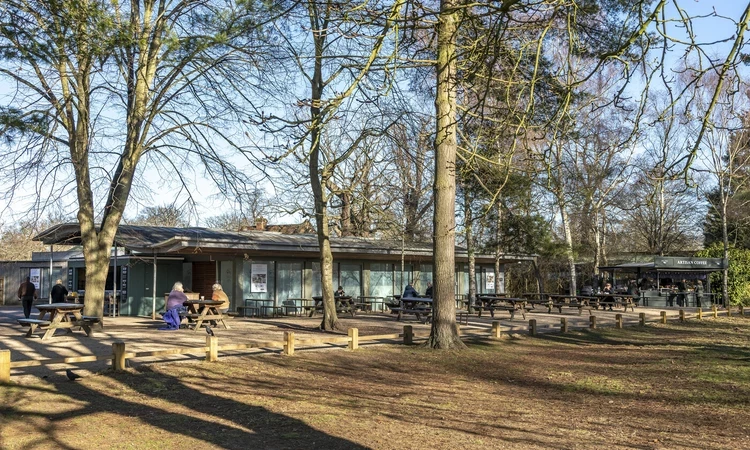 Pheasantry Café in Bushy Park