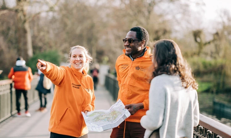 Volunteer Rangers pointing someone in the right direction