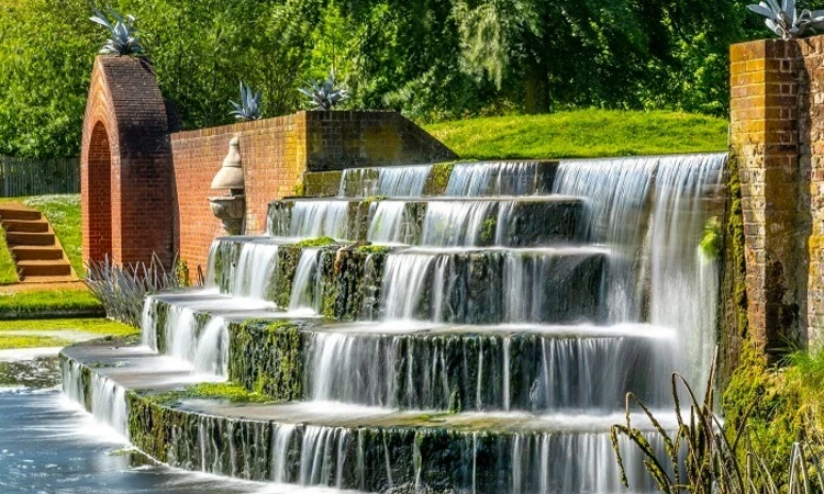 Upper Lodge Water Gardens in spring
