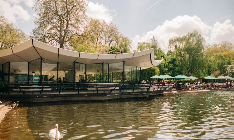 Serpentine Bar and Kitchen Café