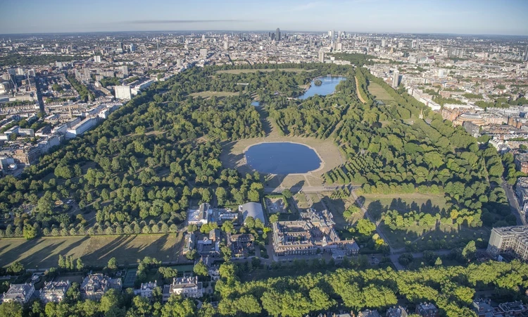 Aerial photo of Kensington Palace, Kensington Gardens and Hyde Park