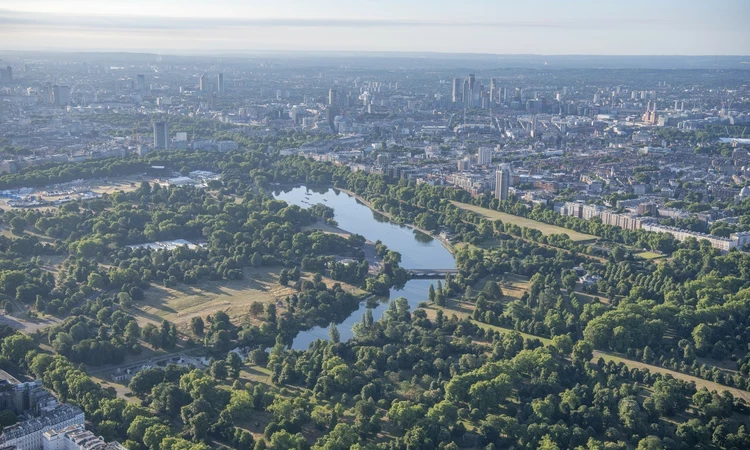 Aerial photo of Kensington Gardens and Hyde Park