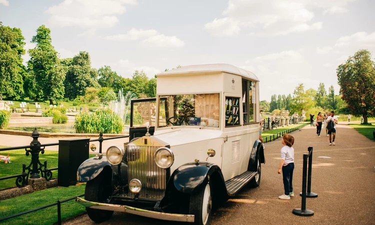 Ice cream van in Kensington Gardens