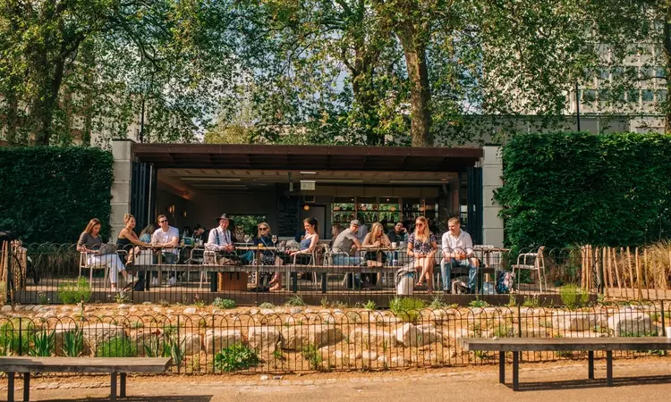 Italian Gardens Café in Kensington Gardens in spring