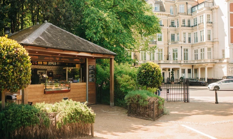 Palace Gate Kiosk in Kensington Gardens in spring