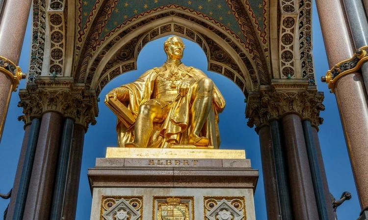 Albert Memorial close-up