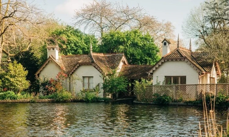 Duck Island cottage in St. James's Lake
