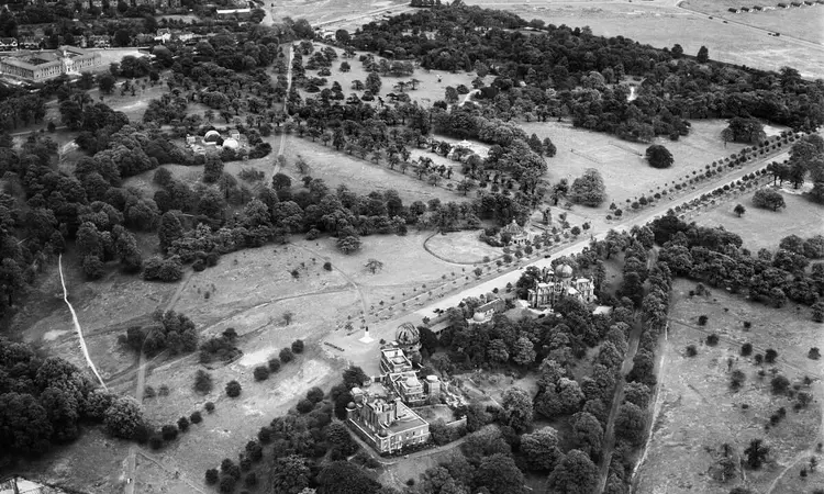 Aerial view of Blackheath Avenue in 1948