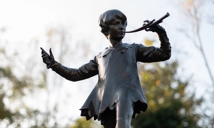 Peter Pan statue