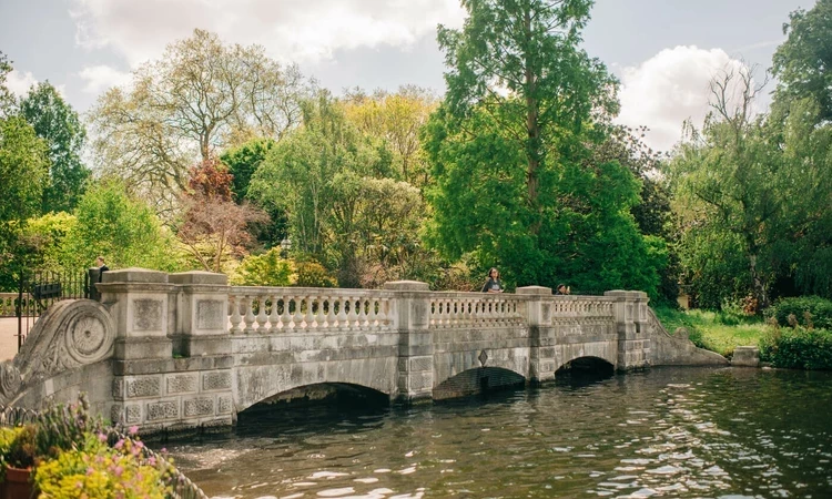 Spring by the Serpentine Bridge