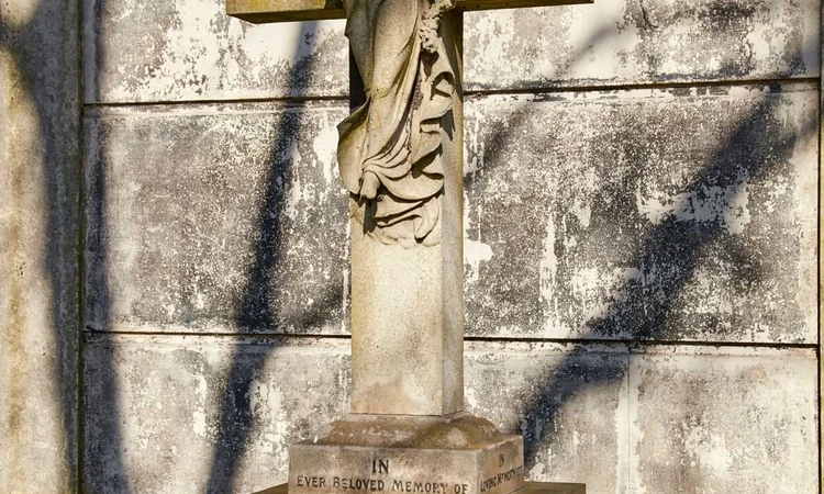 Elizabeth le Blond grave