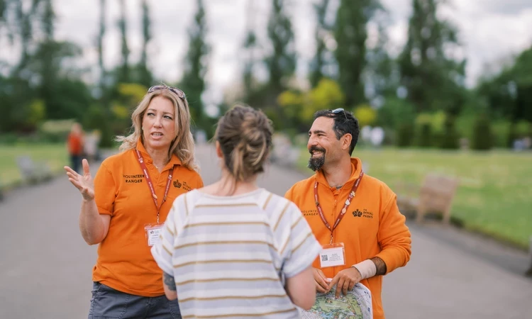 Volunteer Rangers chatting to a park visitor