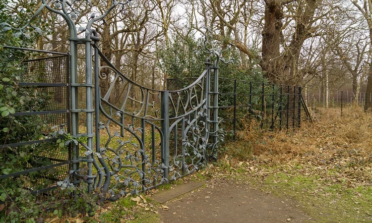 'The Way' tercentenary gates
