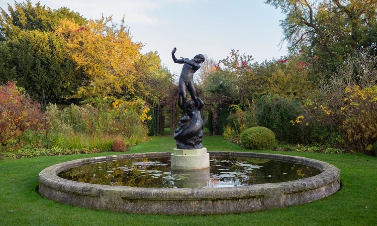 Hylas and the Nymph statue