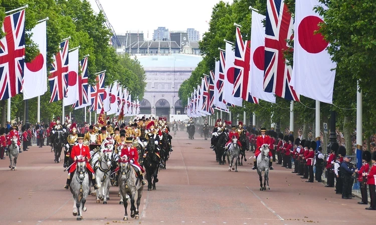 Ceremonial procession on The Mall to celebrate the Japanese State Visit