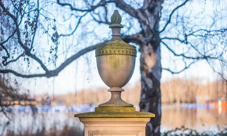 Queen Caroline's memorial overlooking the Serpentine