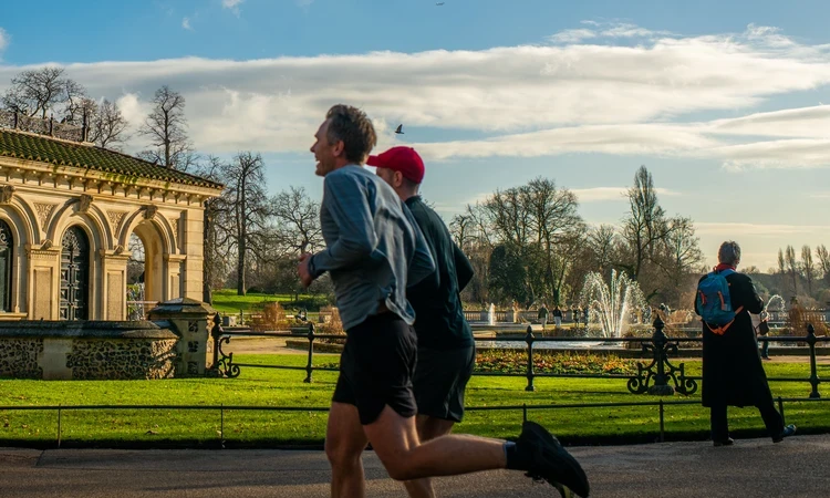 Runners passing the Italian Gardens
