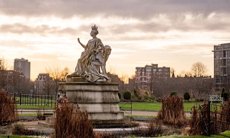 Queen Victoria statue