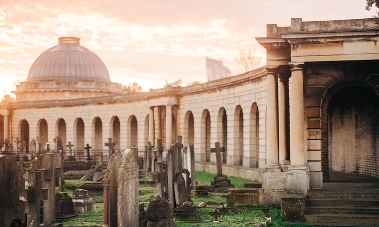 The Great Circle and Colonnades