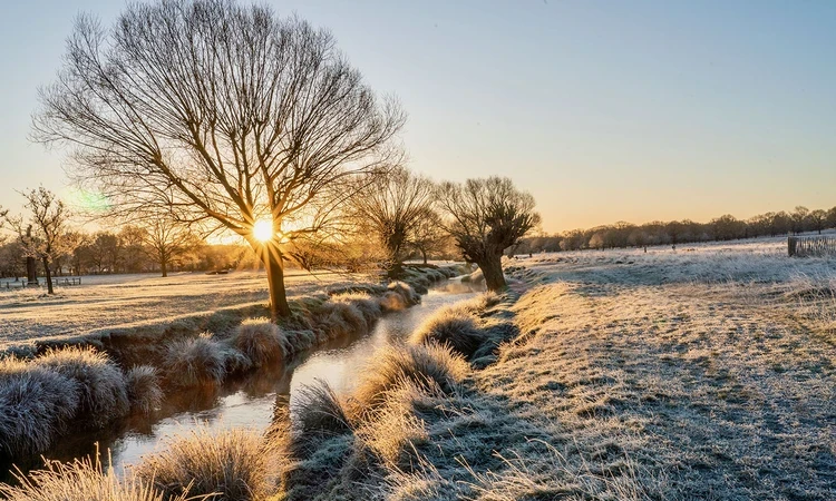 Frosty sunrise over the river