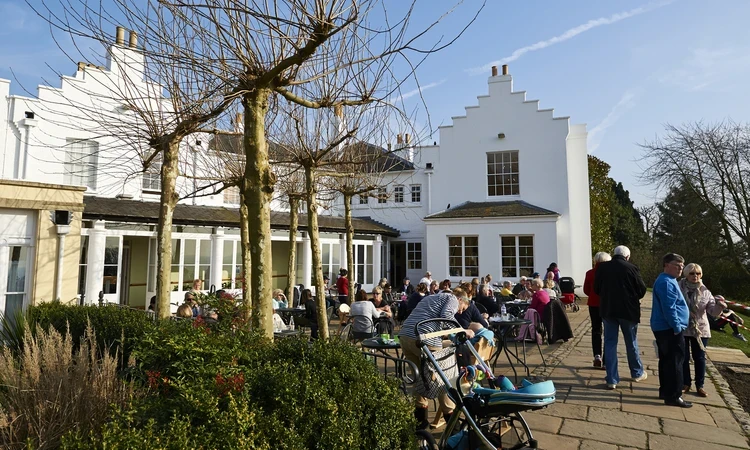 Pembroke Lodge Spring hero