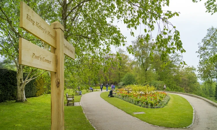 Richmond Park Spring Hero sign