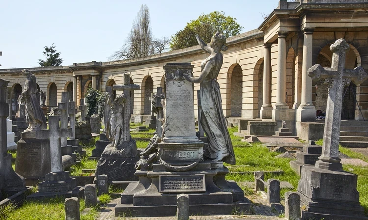 Burials hero spring brompton