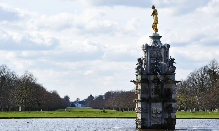 Bushy Park Spring Hero Monuments